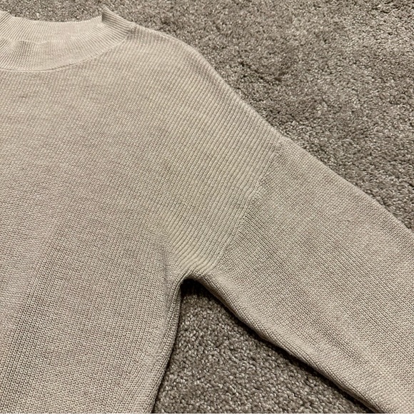 Tan colored soft, cozy, lightweight sweater in Women’s SMALL - Picture 8 of 8